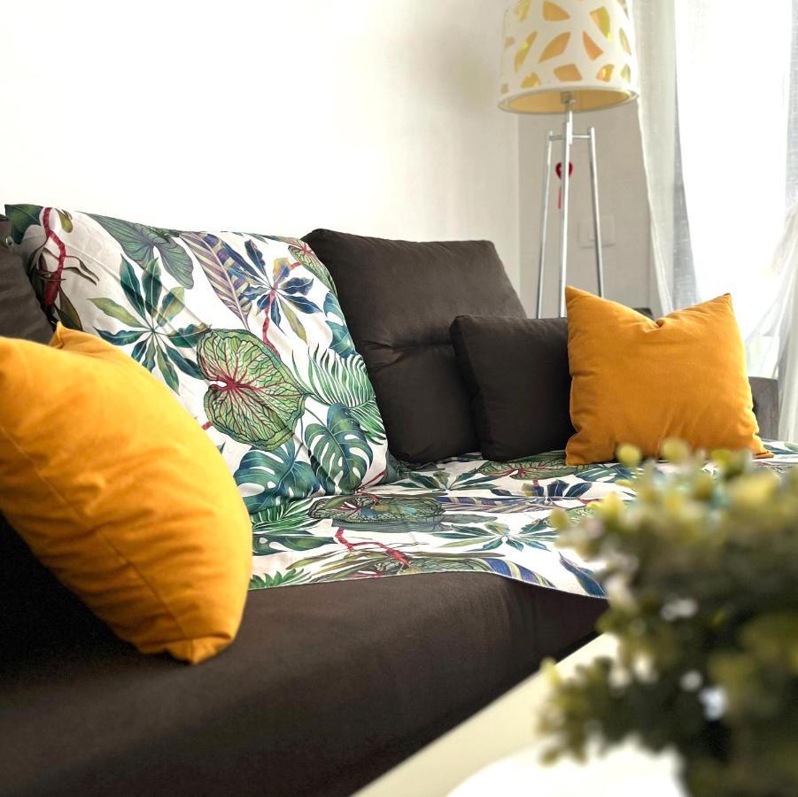 Modern And Bright 1 Bed Apt In Diamantes1k101 Appartement